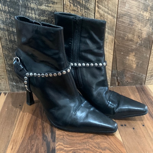 Nine West Shoes - Nine West black leather ankle boot - EUC